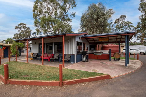 Golden Country Motel & Caravan Park - VIC Tourism 2