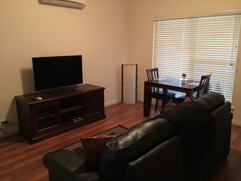 Hahndorf Oak Tree Cottages - VIC Tourism 5