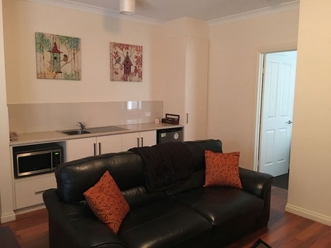 Hahndorf Oak Tree Cottages - VIC Tourism 0