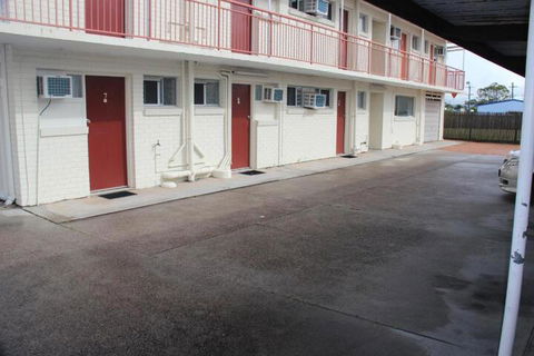 Caloundra Suncourt Motel - VIC Tourism 1
