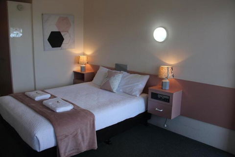 Caloundra Suncourt Motel - VIC Tourism 0