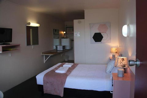 Caloundra Suncourt Motel - VIC Tourism 2