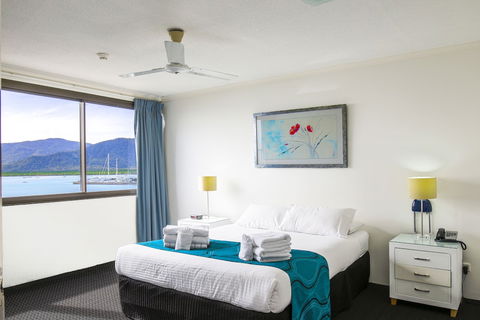 Cairns Aquarius - VIC Tourism 4