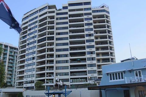 Cairns Aquarius - VIC Tourism 0