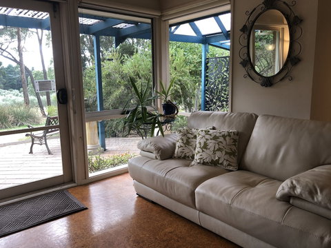 Countryside Connections Spa Cottage - VIC Tourism 2