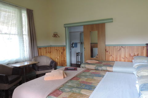 Snug As A Bug Motel - VIC Tourism 6