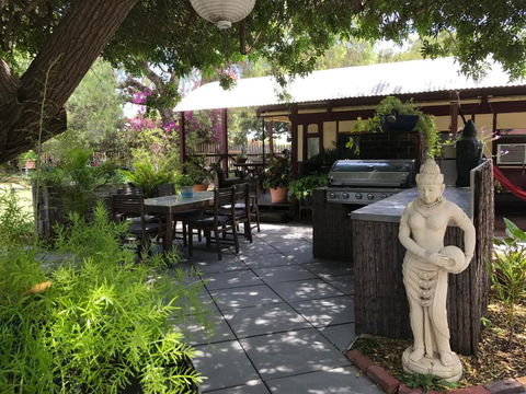 Dongara Breeze Inn - VIC Tourism 1