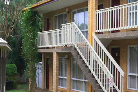 Sutherland Motel - VIC Tourism 1