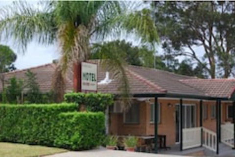 Sutherland Motel - VIC Tourism 0