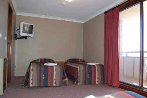 Southern Cross Motor Inn - VIC Tourism 3