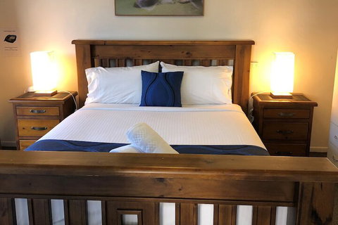 Logan City Motor Inn - VIC Tourism 6