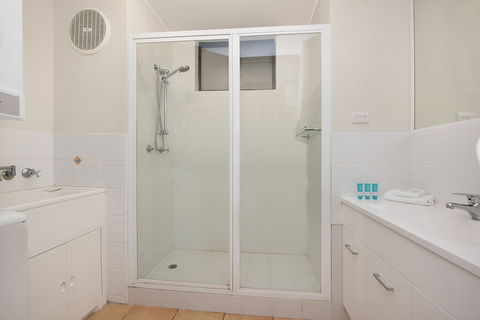 Joanne Apartments - VIC Tourism 6