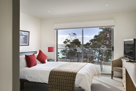 The Waves Apartments - VIC Tourism 5