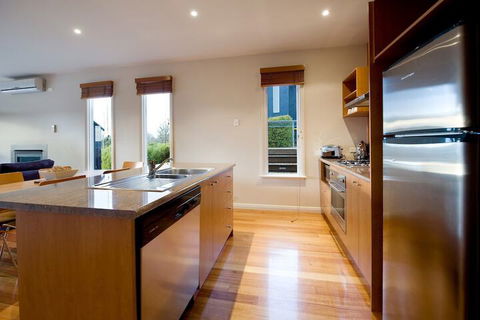 Queensberry Springs Villa 1 - VIC Tourism 2