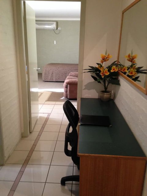 Francis Phillip Motor Inn - VIC Tourism 6