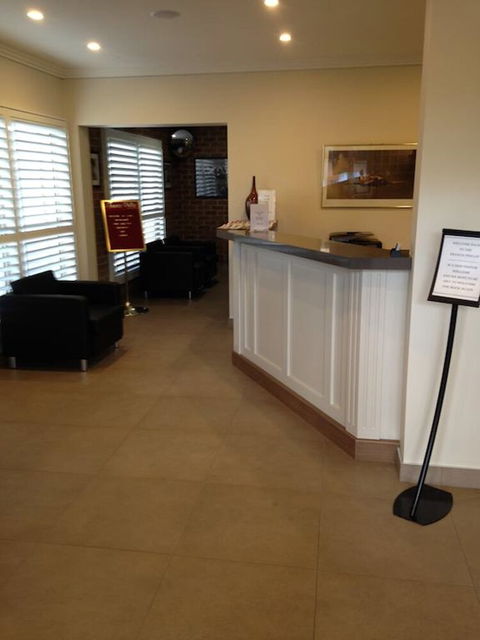 Francis Phillip Motor Inn - VIC Tourism 3