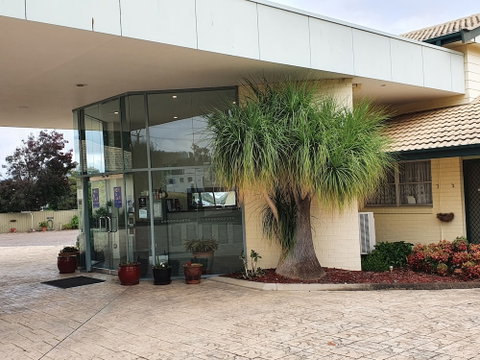 McNevin's Tamworth Motel - VIC Tourism 0