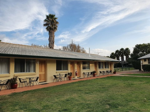 McNevin's Tamworth Motel - VIC Tourism 1