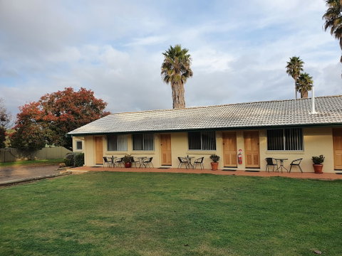 McNevin's Tamworth Motel - VIC Tourism 2