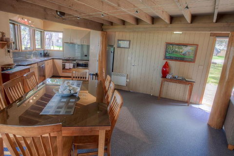 Sharpys Chalet - VIC Tourism 3