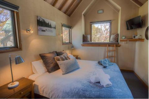 Sharpys Chalet - VIC Tourism 7