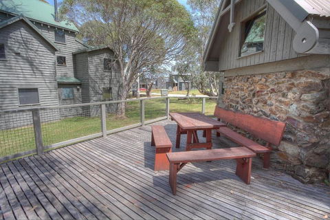 Sharpys Chalet - VIC Tourism 5