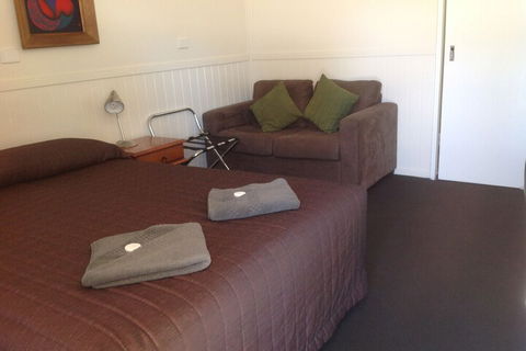 Charleville Waltzing Matilda Motor Inn - VIC Tourism 5