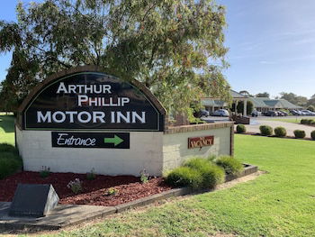 Arthur Phillip Motor Inn - VIC Tourism 0
