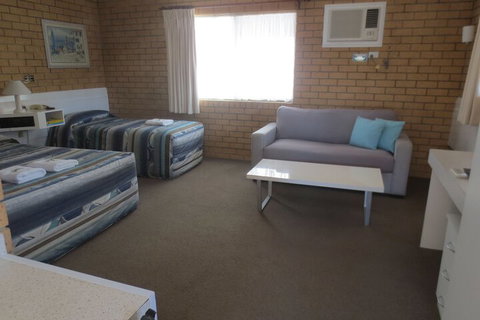 Aspley Pioneer Motel - VIC Tourism 3