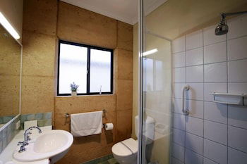 Whalers Cove Villas - VIC Tourism 0