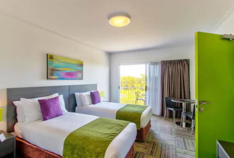 Mackay Oceanside Central Hotel - VIC Tourism 5