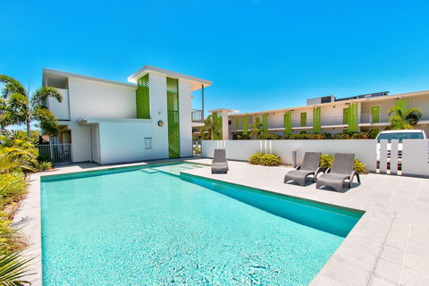 Mackay Oceanside Central Hotel - VIC Tourism 1