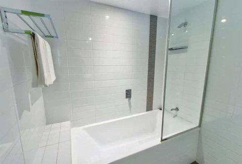 Mackay Oceanside Central Hotel - VIC Tourism 6