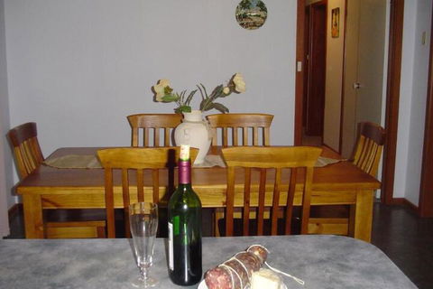 Catania Cottage & Farmhouse - VIC Tourism 5