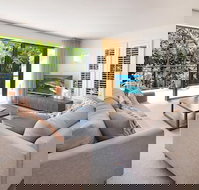 Bayona - VIC Tourism