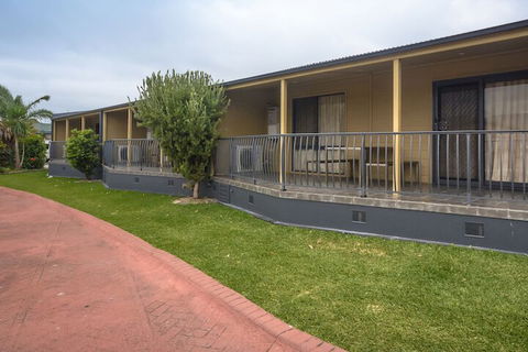 Wollongong Surf Leisure Resort - VIC Tourism 1
