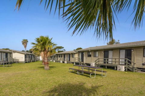 Wollongong Surf Leisure Resort - VIC Tourism 0