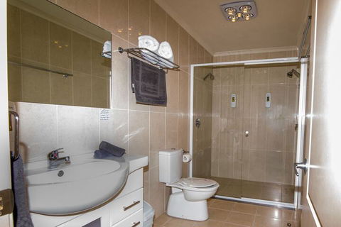 Wollongong Surf Leisure Resort - VIC Tourism 5