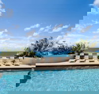 Clubb Coolum Beach Resort