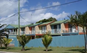 Coolum Budget Accommodation - VIC Tourism 1