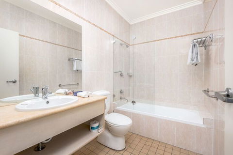 Hawkesbury Race Club Motel - VIC Tourism 5