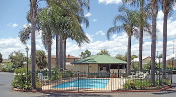 Town & Country Motor Inn - VIC Tourism 1