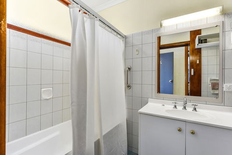 William Macintosh Motor Lodge - VIC Tourism 3