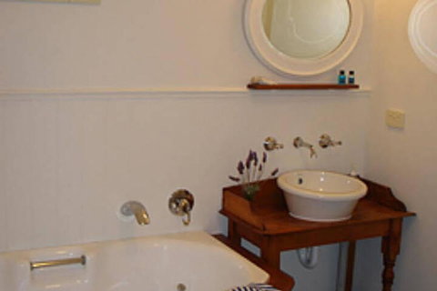 Middleton Cottage - VIC Tourism 1