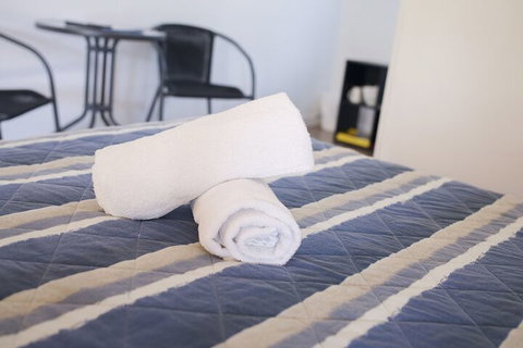 Cool Palms Motel - VIC Tourism 7