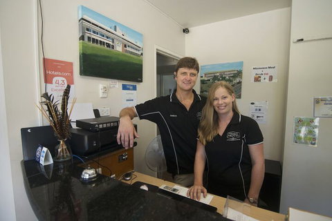 Cool Palms Motel - VIC Tourism 6