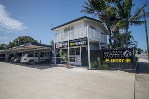 Cool Palms Motel - VIC Tourism 0