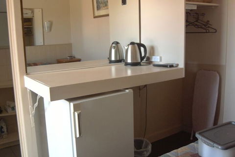 Travellers Rest Motel - VIC Tourism 7