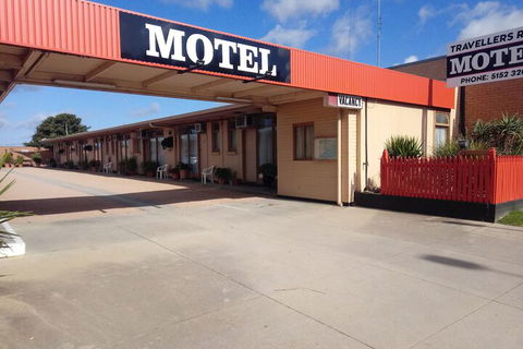 Travellers Rest Motel - VIC Tourism 3