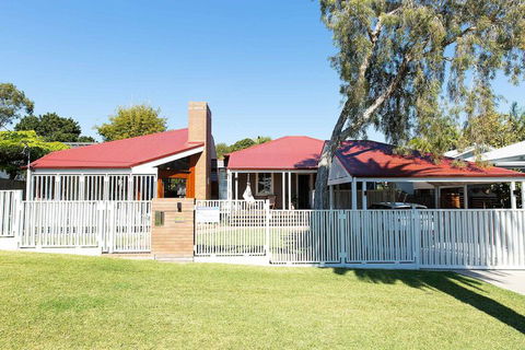 A PERFECT STAY - Bacchus - VIC Tourism 7